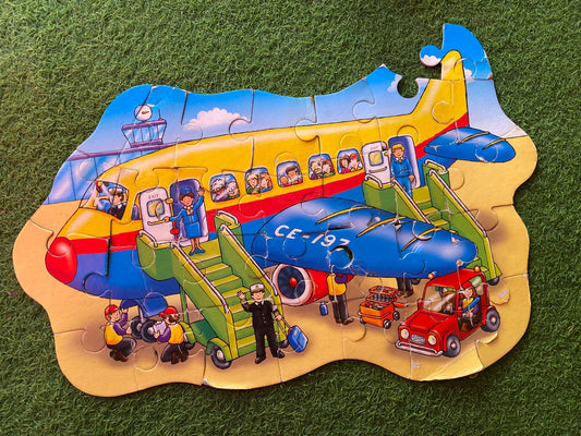 Airplane and the Airport Large Puzzles Set
