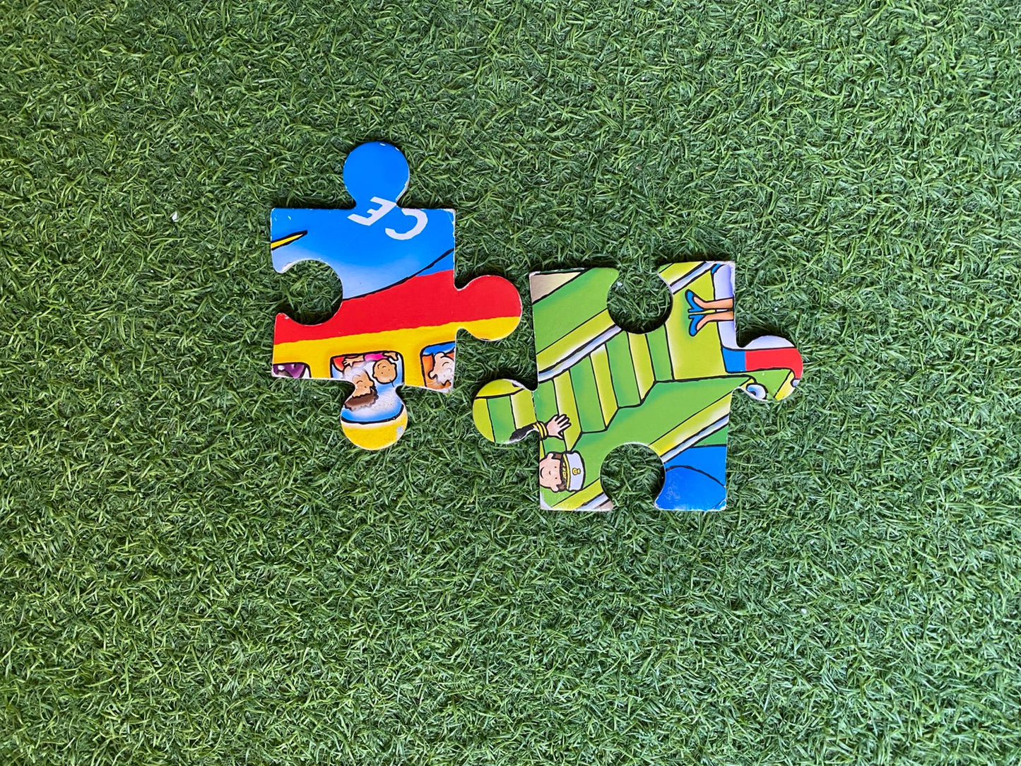 Airplane and the Airport Large Puzzles Set